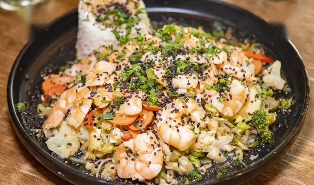 Tepanyaki de camarón con verduras y arroz