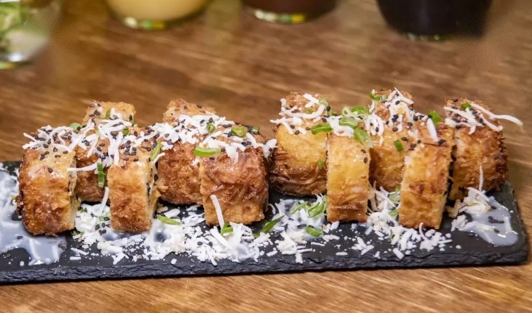 Uy que miedo: sushi empanizado con coco